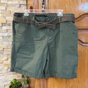 Calvin Klein Women’s Walking or Hiking Shorts with Belt. Sz 14